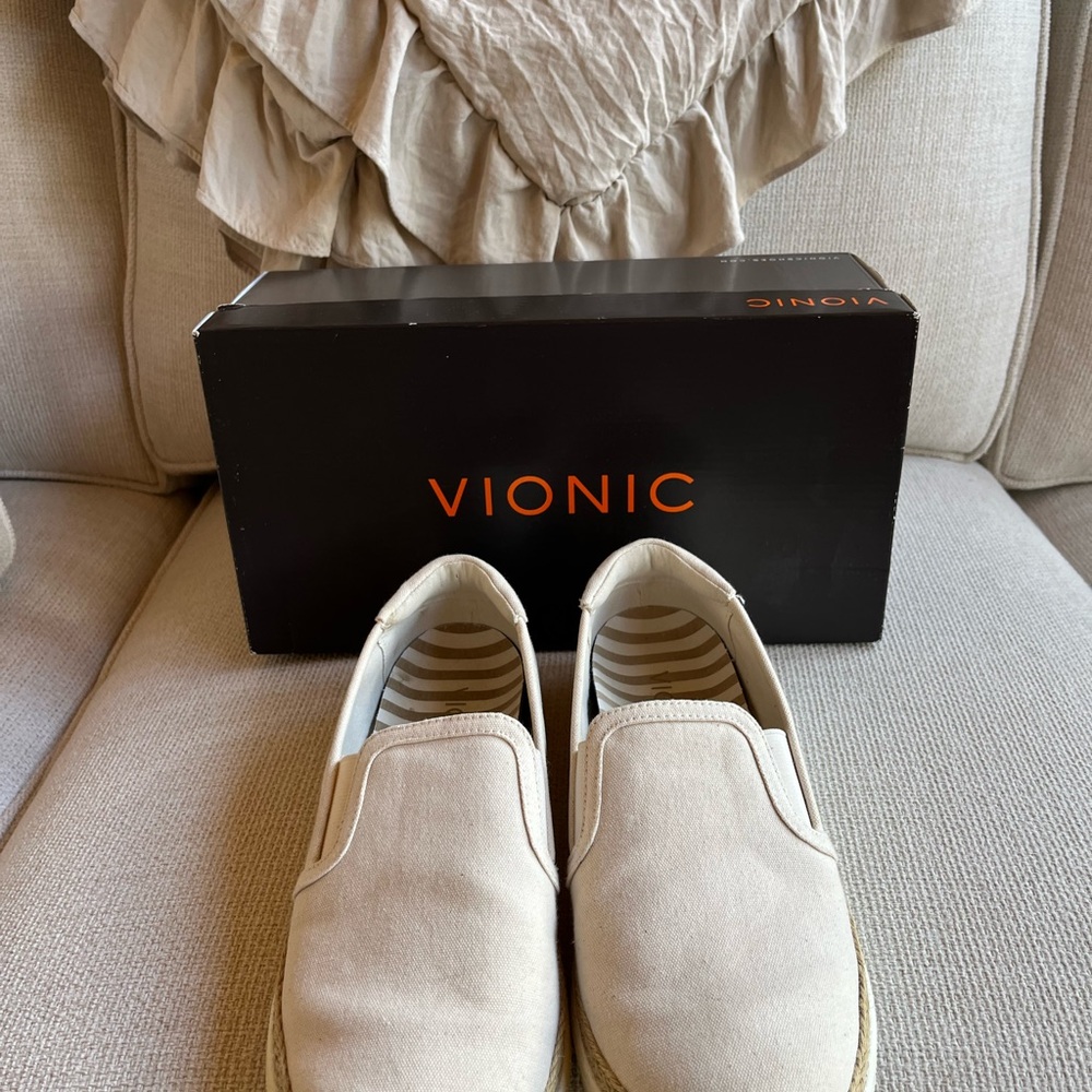 Vionic Cream Slip-On Loafers for Effortless Style - Picture 2 of 3